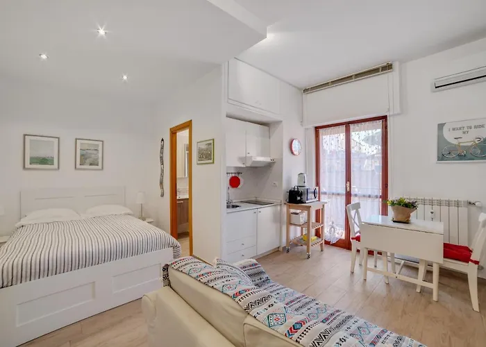 Walking Distance From San Pietro Apartment *