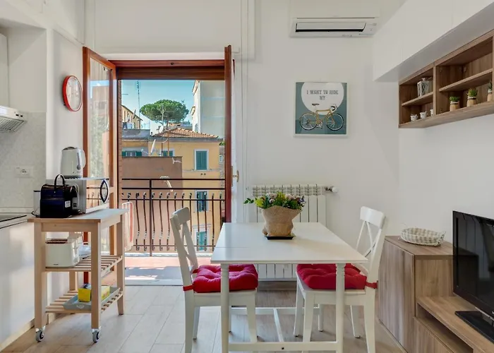Apartment Walking Distance From San Pietro Rom
